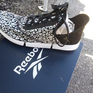 Reebok Women's Daily Fit Sneakers slip-on design walking shoes sz 10